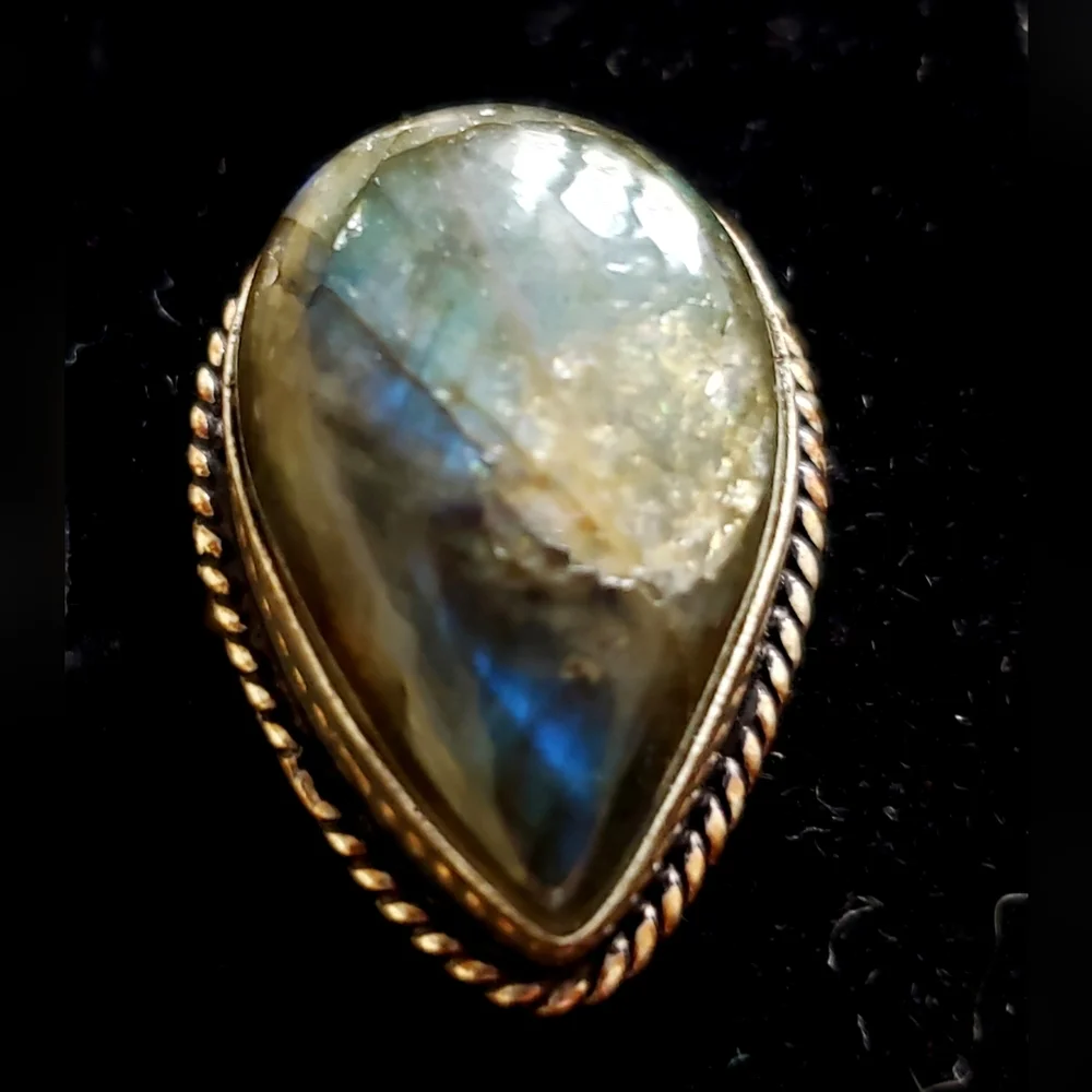 NWOT Labradorite & Silver RING, SZ 8, handmade, Lots Of Flash, Looks Magical!